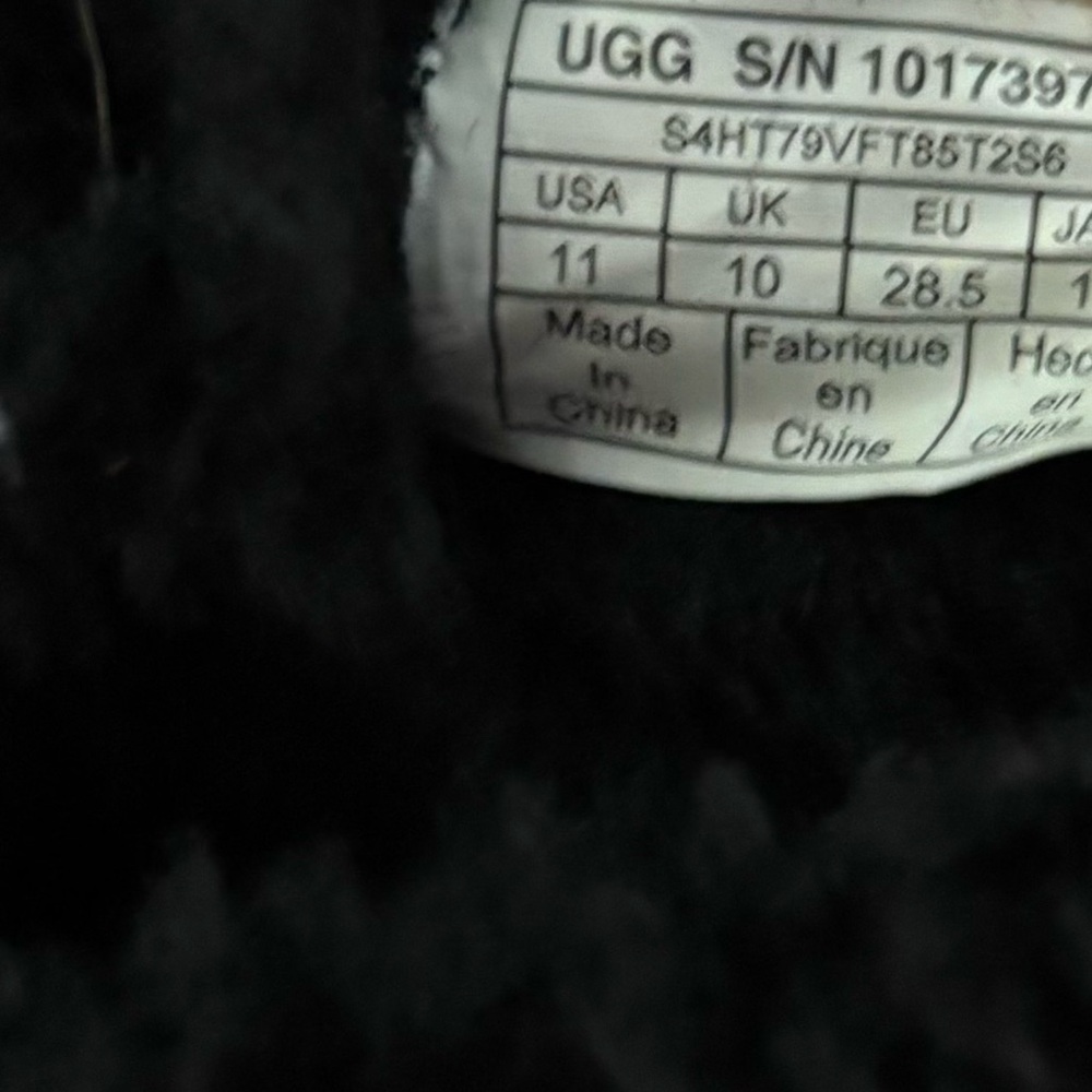 UGG AUSTRALIA Little Girl’s Classic Bailey Bow Black Boots - Picture 7 of 8